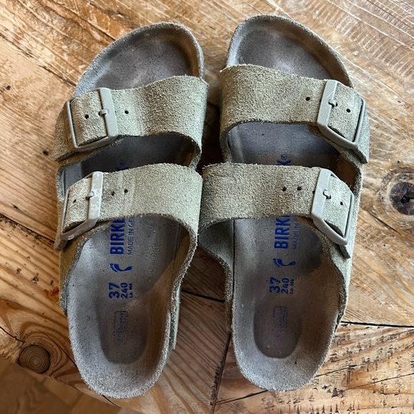 Arizona suede two strap, soft bed, khaki color. - Picture 1 of 5